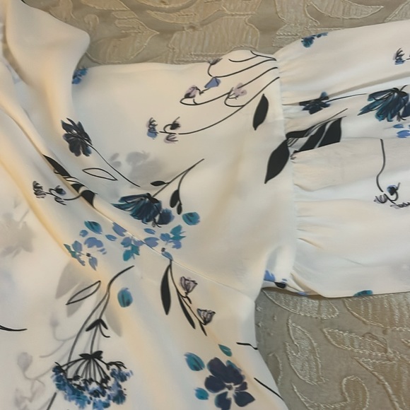 a.n.a. A New Approach SZ M Women’s Pullover tie front Blouse with Ruffle Hem - Picture 9 of 15